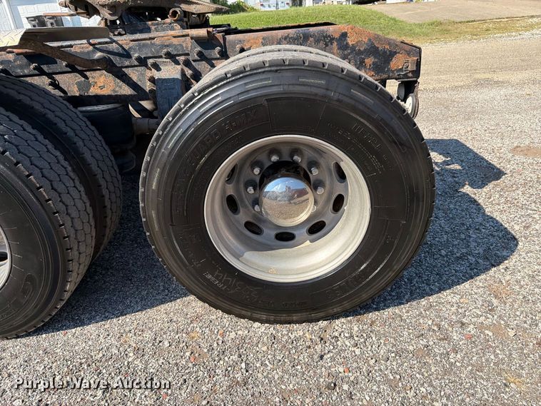 image for item FK4156 2002 Peterbilt 378 semi truck