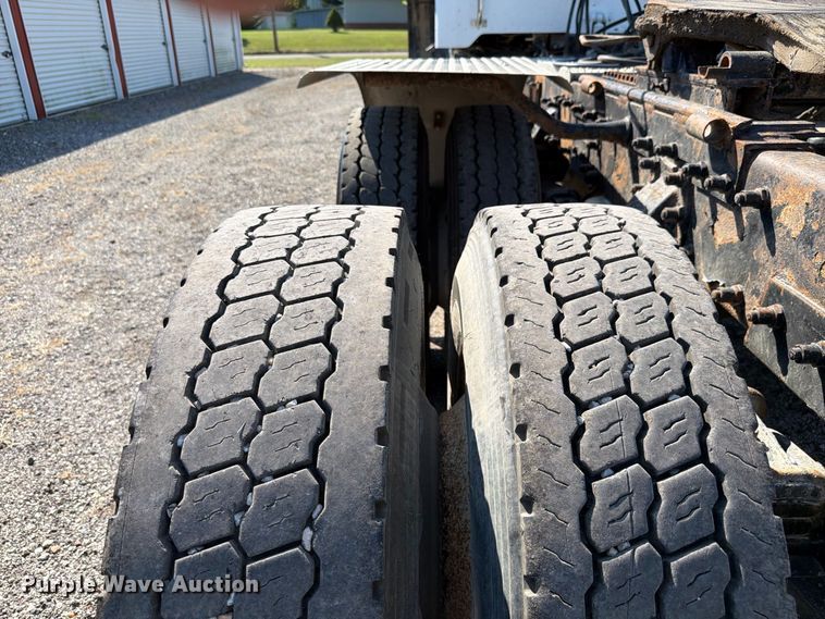 image for item FK4156 2002 Peterbilt 378 semi truck