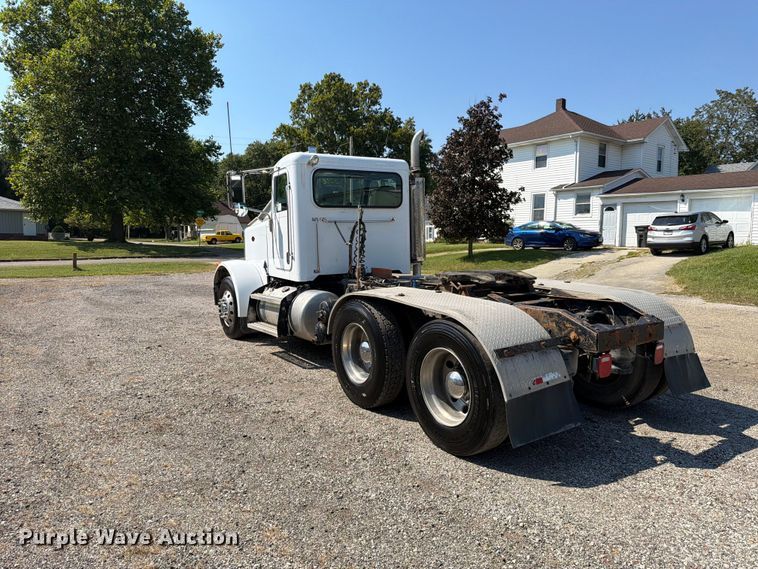 image for item FK4157 2006 Peterbilt 379 semi truck
