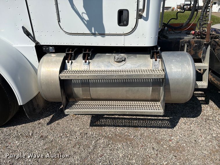 image for item FK4157 2006 Peterbilt 379 semi truck