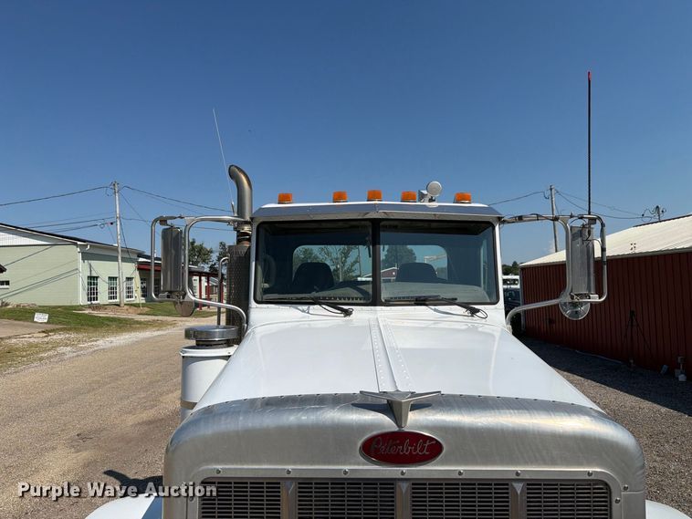 image for item FK4157 2006 Peterbilt 379 semi truck