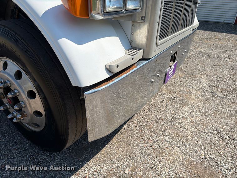 image for item FK4157 2006 Peterbilt 379 semi truck