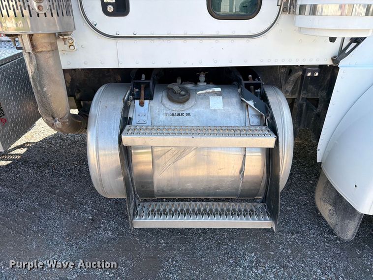 image for item FK4157 2006 Peterbilt 379 semi truck