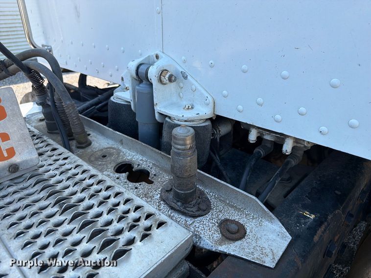 image for item FK4157 2006 Peterbilt 379 semi truck