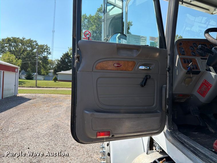 image for item FK4157 2006 Peterbilt 379 semi truck