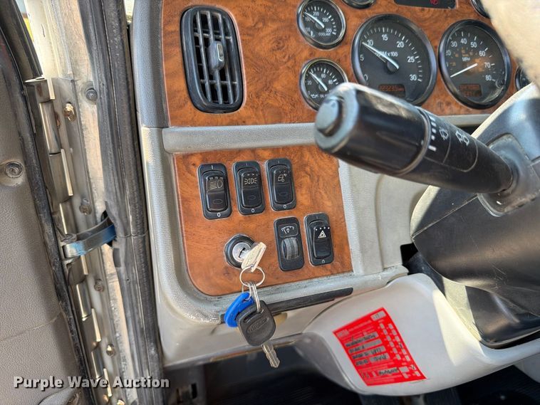 image for item FK4157 2006 Peterbilt 379 semi truck