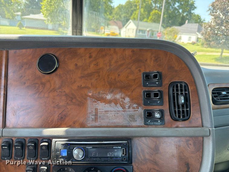 image for item FK4157 2006 Peterbilt 379 semi truck