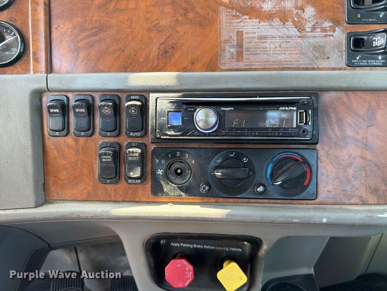 image for item FK4157 2006 Peterbilt 379 semi truck