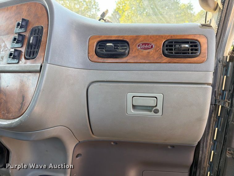 image for item FK4157 2006 Peterbilt 379 semi truck