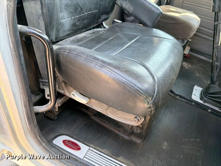 image for item FK4157 2006 Peterbilt 379 semi truck