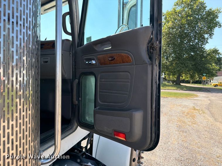 image for item FK4157 2006 Peterbilt 379 semi truck