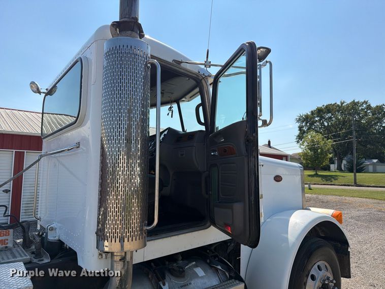 image for item FK4157 2006 Peterbilt 379 semi truck