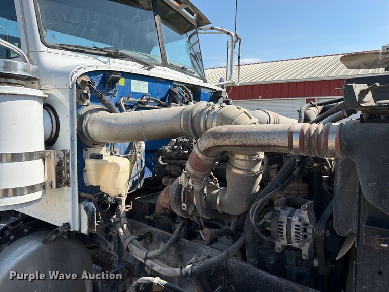 image for item FK4157 2006 Peterbilt 379 semi truck