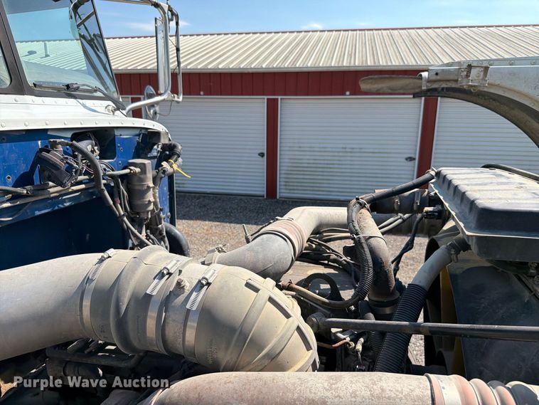 image for item FK4157 2006 Peterbilt 379 semi truck