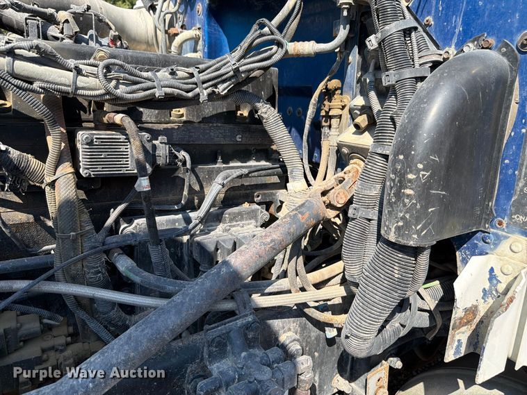 image for item FK4157 2006 Peterbilt 379 semi truck
