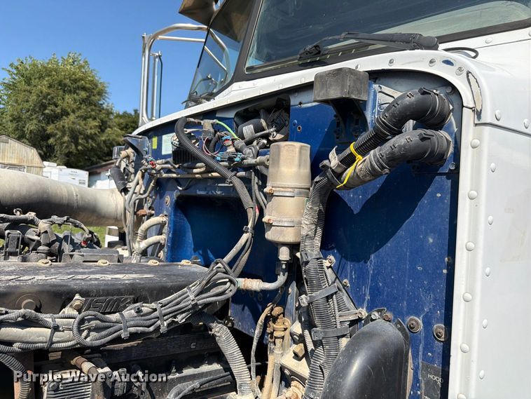 image for item FK4157 2006 Peterbilt 379 semi truck