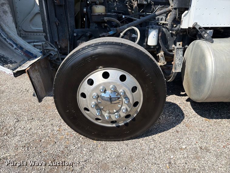 image for item FK4157 2006 Peterbilt 379 semi truck