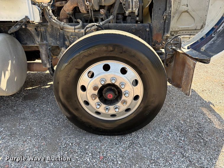image for item FK4157 2006 Peterbilt 379 semi truck