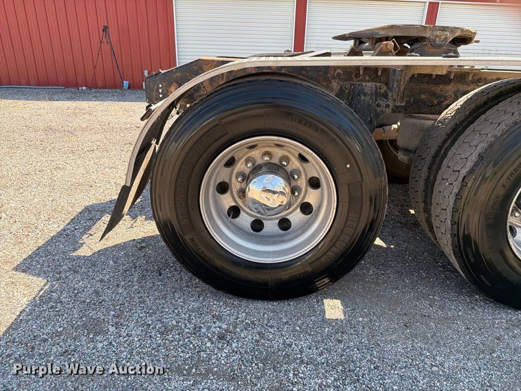 image for item FK4157 2006 Peterbilt 379 semi truck