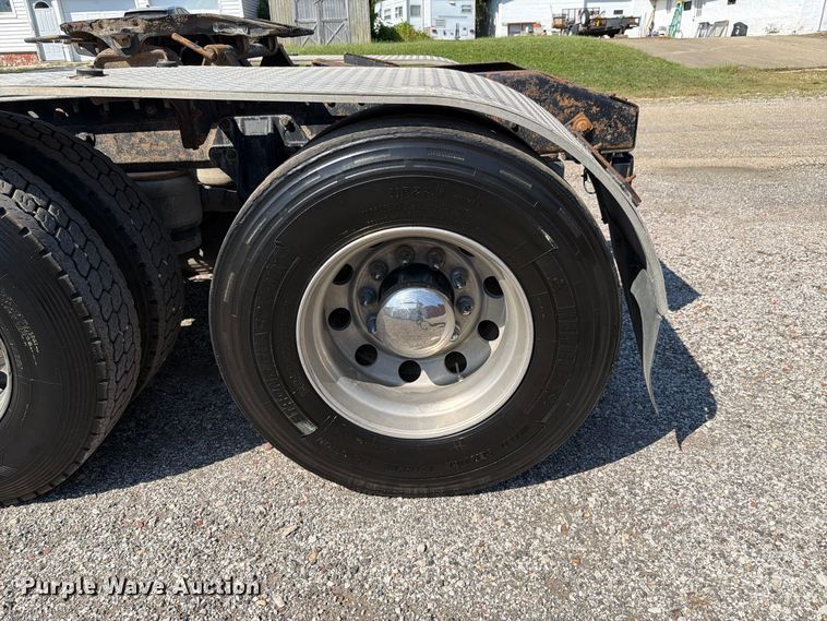 image for item FK4157 2006 Peterbilt 379 semi truck
