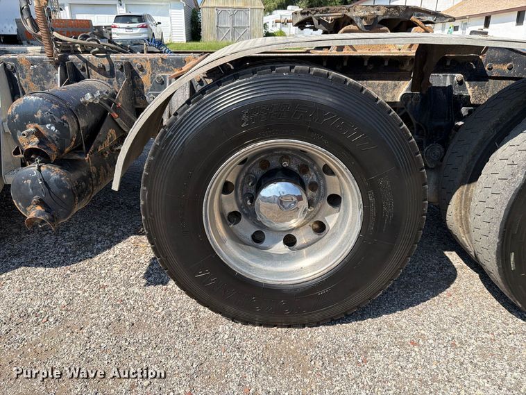 image for item FK4157 2006 Peterbilt 379 semi truck