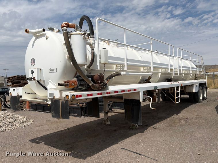 2012 Dragon Products vacuum trailer