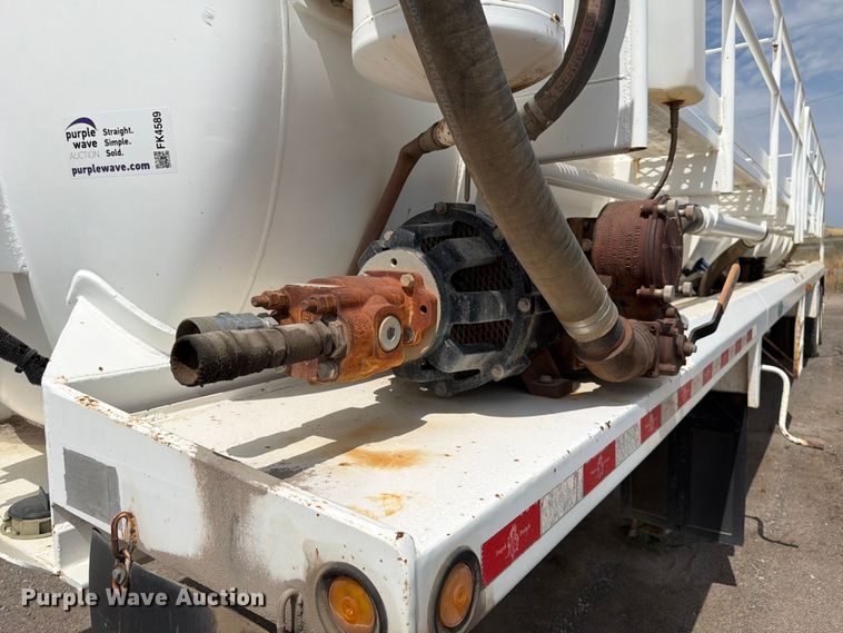 image for item FK4589 2012 Dragon Products vacuum trailer