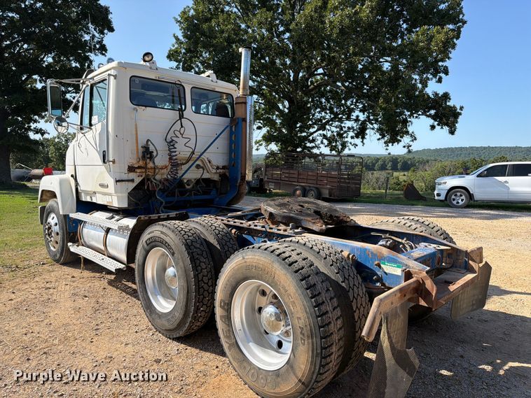 image for item FK5061 1997 Freightliner FLC semi truck