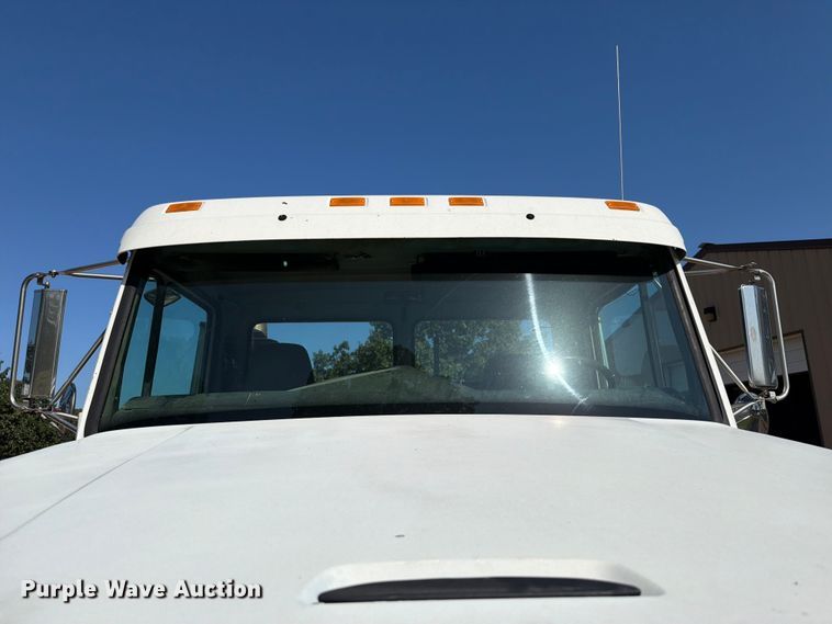 image for item FK5061 1997 Freightliner FLC semi truck
