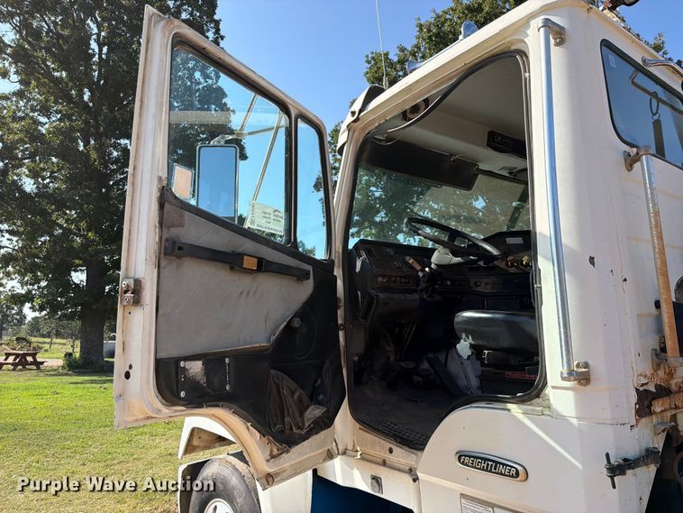 image for item FK5061 1997 Freightliner FLC semi truck