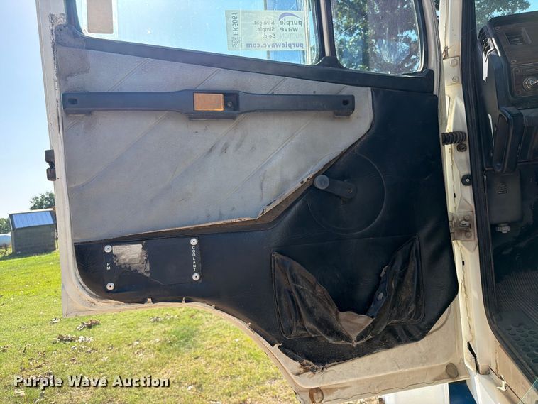 image for item FK5061 1997 Freightliner FLC semi truck