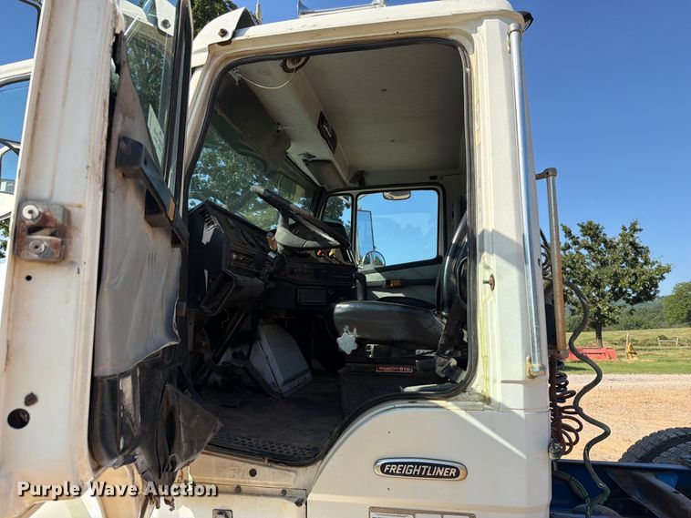 image for item FK5061 1997 Freightliner FLC semi truck