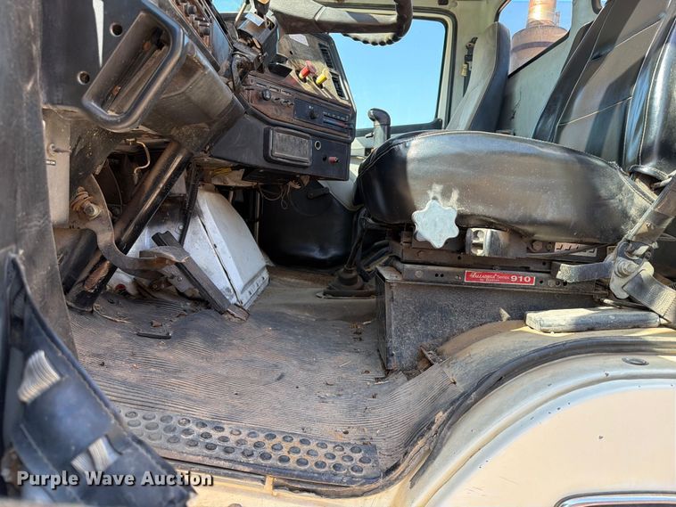 image for item FK5061 1997 Freightliner FLC semi truck