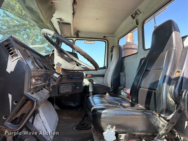 image for item FK5061 1997 Freightliner FLC semi truck
