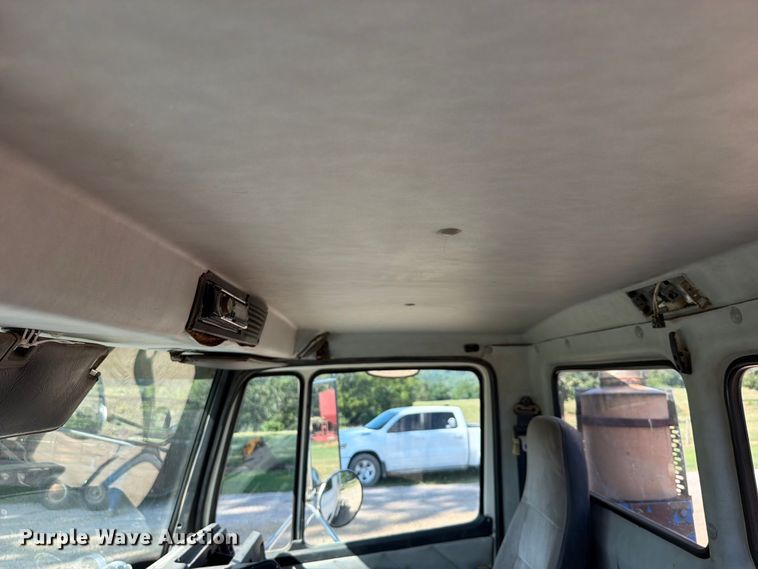 image for item FK5061 1997 Freightliner FLC semi truck