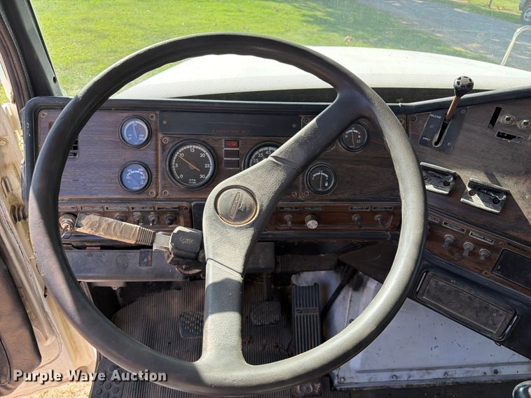 image for item FK5061 1997 Freightliner FLC semi truck