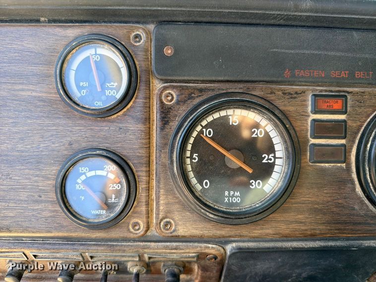 image for item FK5061 1997 Freightliner FLC semi truck