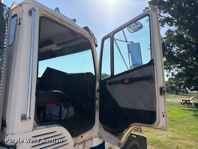 image for item FK5061 1997 Freightliner FLC semi truck