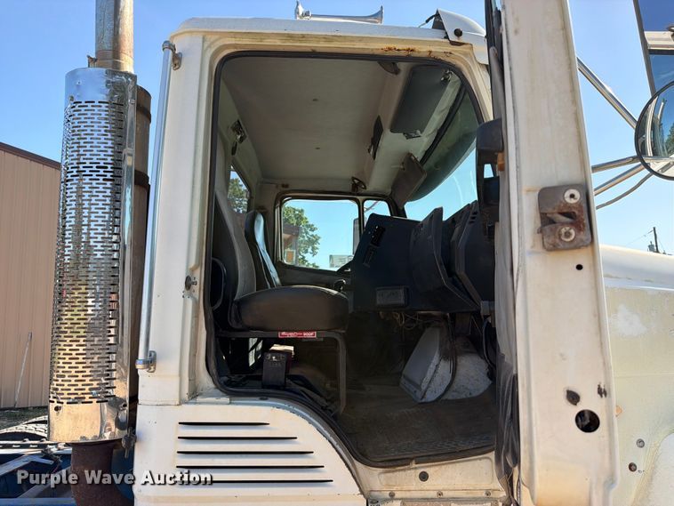 image for item FK5061 1997 Freightliner FLC semi truck