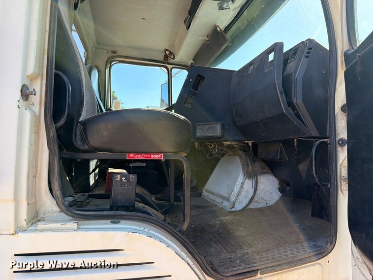image for item FK5061 1997 Freightliner FLC semi truck