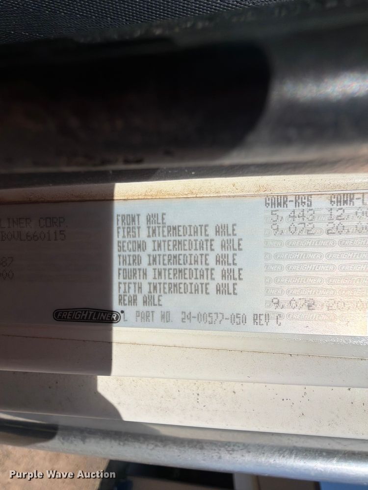 image for item FK5061 1997 Freightliner FLC semi truck