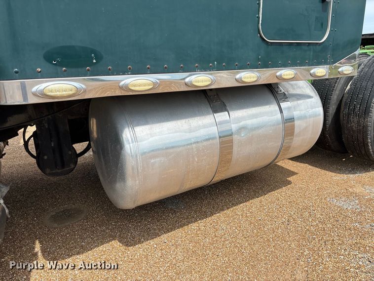 image for item FM6508 2006 Peterbilt 379 semi truck