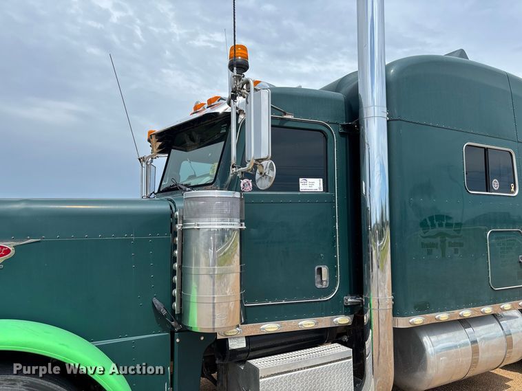 image for item FM6508 2006 Peterbilt 379 semi truck