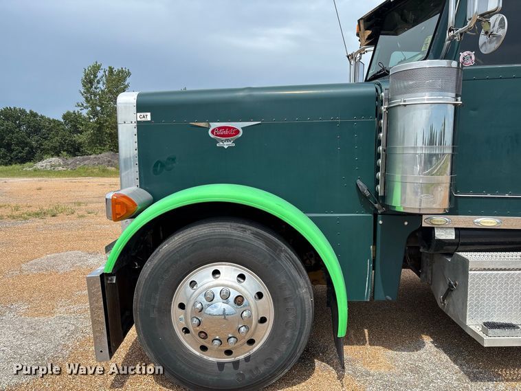 image for item FM6508 2006 Peterbilt 379 semi truck