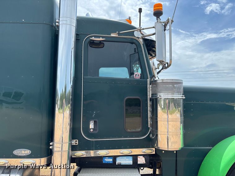 image for item FM6508 2006 Peterbilt 379 semi truck