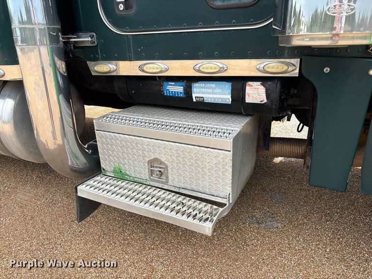 image for item FM6508 2006 Peterbilt 379 semi truck