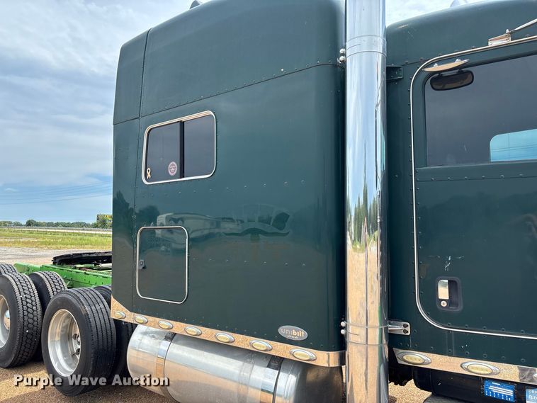 image for item FM6508 2006 Peterbilt 379 semi truck