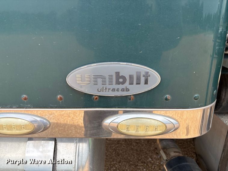 image for item FM6508 2006 Peterbilt 379 semi truck