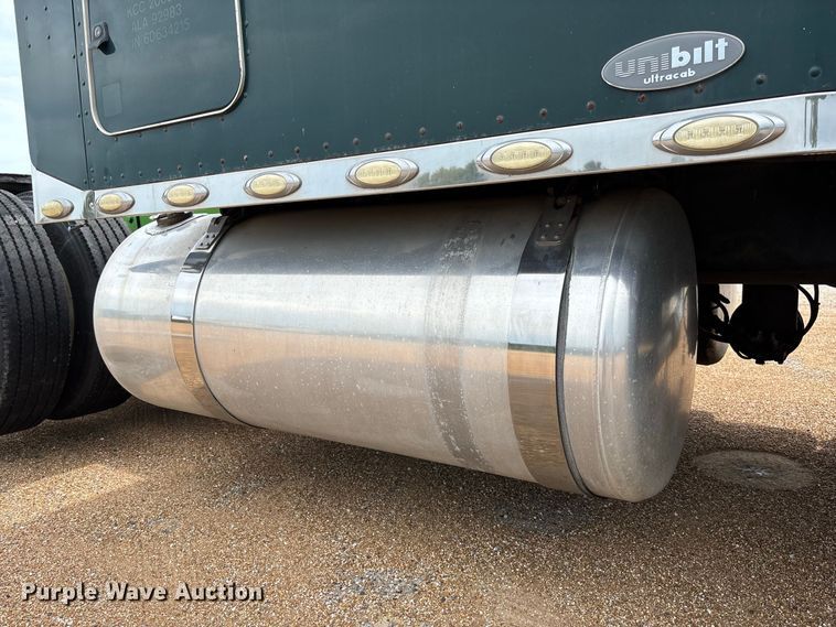 image for item FM6508 2006 Peterbilt 379 semi truck
