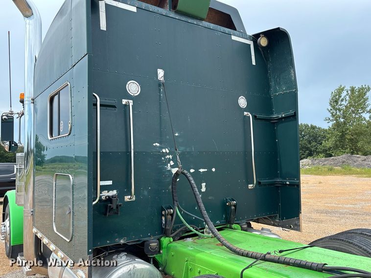 image for item FM6508 2006 Peterbilt 379 semi truck